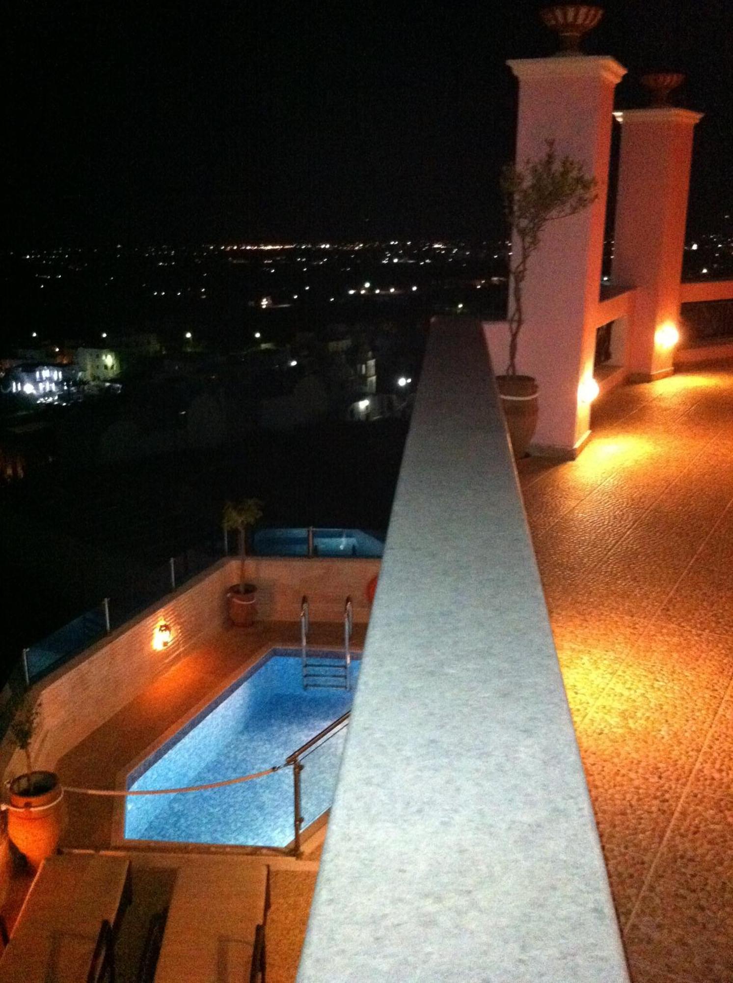 Nectarios Villa - Studios & Suites Adults Only Fira  Eksteriør billede
